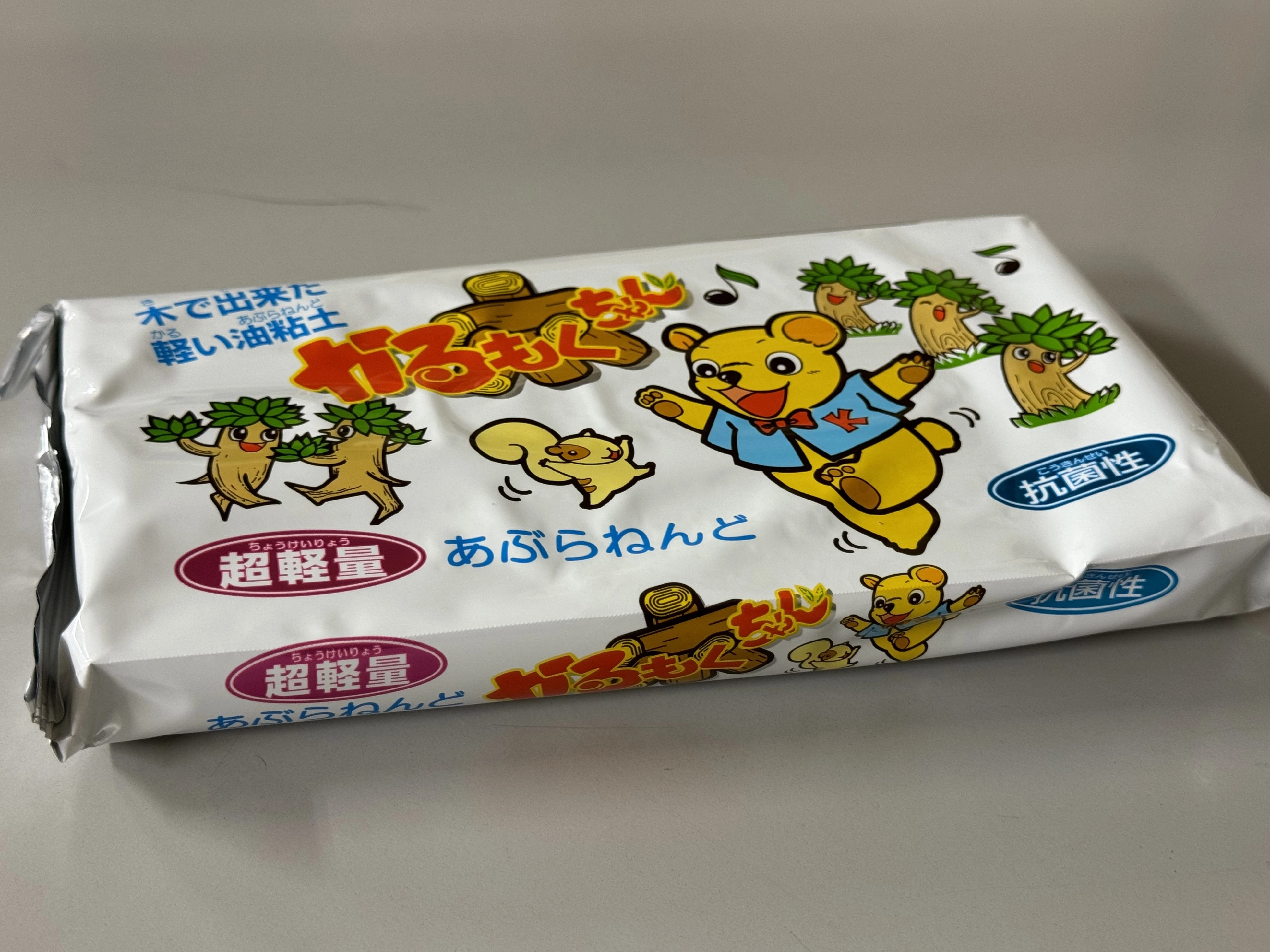 実技試験で用いる油粘土、昭和教材株式会社の「かる木ちゃん」の写真