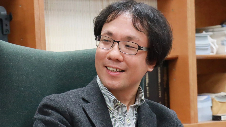 Portrait photography: Associate Professor Tomohiro Amemiya