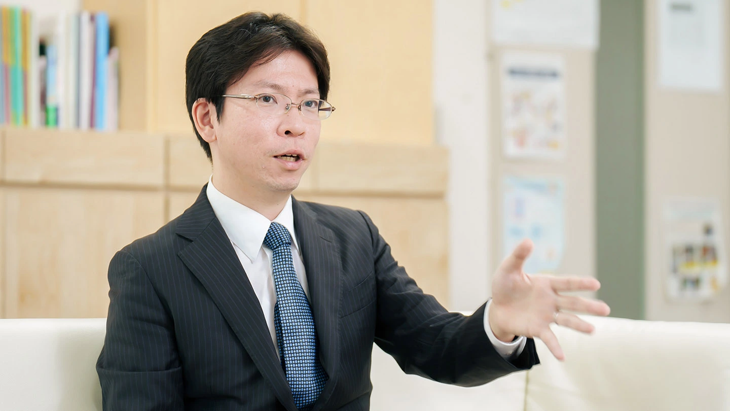 人物写真：塩飽裕紀准教授